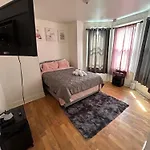 Charming 2 Bedroom Hause Of Vibes